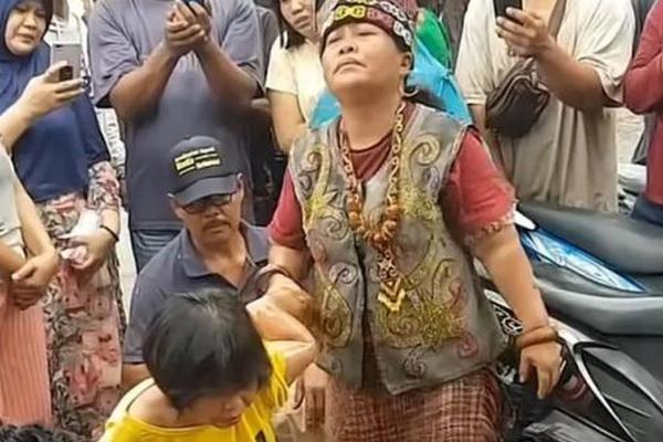 Fenomena  Ida Dayak Ternyata Menarik Perhatian Dokter Spesialis Tulang,Begini Penjelasanya 