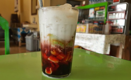 Es Sirop Bojong Ibu Momoh, Kuliner Legendaris Kota Tasikmalaya Cocok untuk Buka Puasa