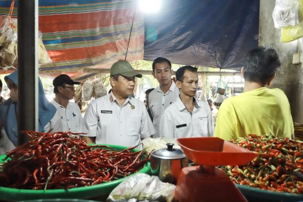 Sidak ke Pasar Muntok, Satgas Pangan Bangka Barat Pastikan Harga dan Stok Bapok Masih Stabil