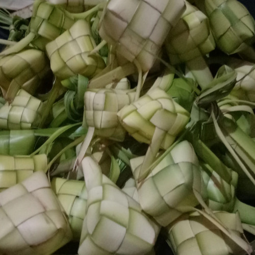 Tradisi Qunutan, Masyarakat Salira Kabupaten Serang Membuat Ketupat Pertengahan Ramadan