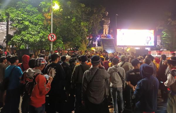 Ratusan Buruh Geruduk Polrestabes Surabaya, Imbas Lima Rekannya Ditangkap Polisi