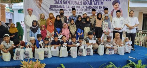 Buka Puasa Bersama di Pondok Persulukan Serambi Babussalam ,JR Saragih Santuni Anak Yatim