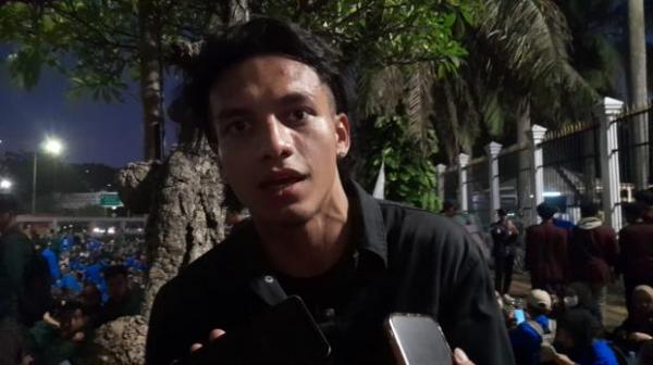 Aktor Jefri Nichol Ikut Demo Tolak UU Cipta Kerja di Depan Gedung DPR