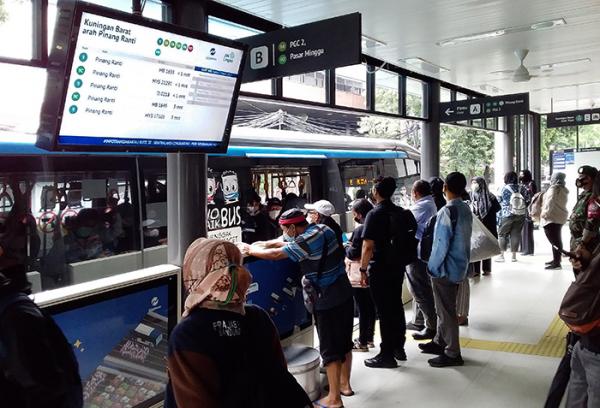 Transjakarta Sediakan Takjil Gratis di 10 Koridor Selama Bulan Ramadan