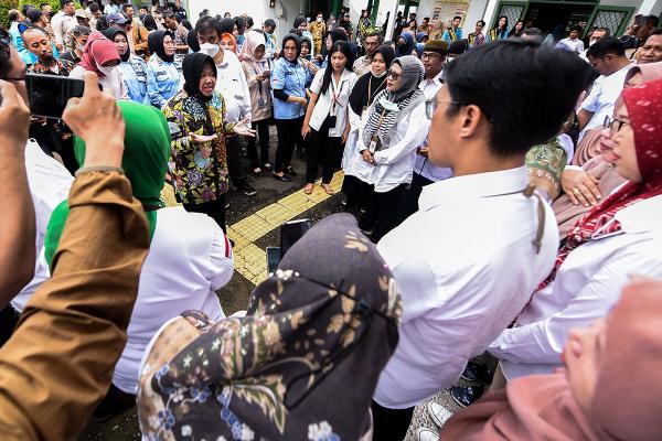 Potret Mensos RI Tri Rismaharini Beri Wejangan di Palembang