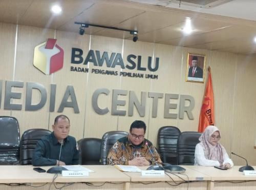 Bagi-Bagi Amplop Berlogo PDIP dan Foto Plt Ketua DPD PDIP Jawa Timur, Ini Penjelasan Bawaslu