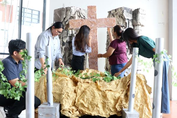 Kreatif, Mahasiswa Ubaya Buat Taman Paskah dari Barang Bekas dan Cangkang Telur