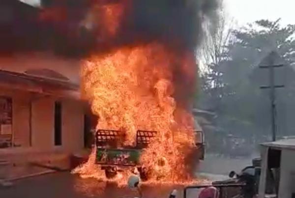 Mobil Pickup dan Warung di Lhokseumawe Terbakar, Supir Sempat Dobrak Pintu Selamatkan Diri