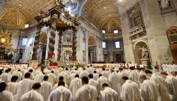 Paus Fransiskus Rayakan HUT Imamat dengan 47 Kardinal, 42 Uskup dan 1880 Pastor