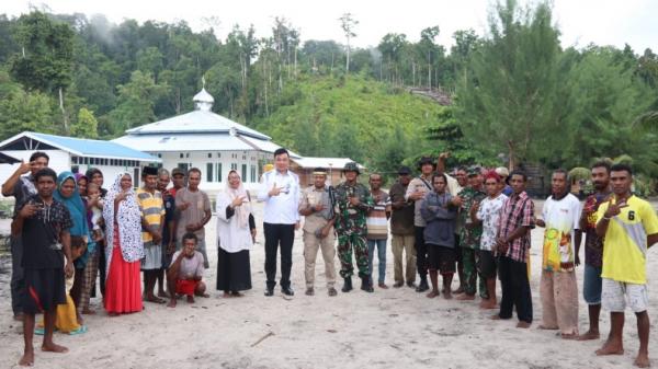 Safari Ramadhan Bupati Freddy Thie Dan Rombongan Keliling Kampung di Buruway