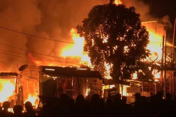Permukiman di Kebon Jeruk Kebakaran, BPBD DKI Jakarta Sigap Bangun Tenda Pengungsian