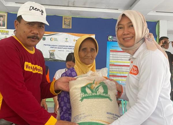 Pastikan Sesuai Jadwal, Direksi Pos Indonesia Tinjau Distribusi Bantuan Pangan Beras di Jawa Timur