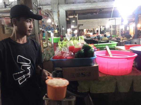 Pekan Ke Tiga Ramadhan, Sejumlah Pedagang di Pasar Induk Jember Mengeluh Sepi Pembeli 