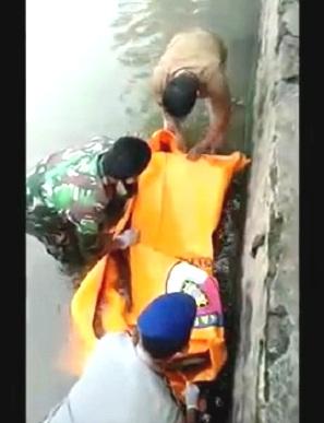 Heboh, Mayat Perempuan Ditemukan Mengapung di Muara Sungai Pasuruan