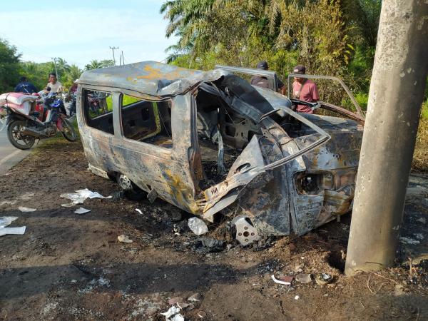 Tabrak Tiang Listrik, Sopir Minibus di Bangka Selatan Tewas Terpanggang