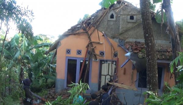 520 Rumah dan 141 Keluarga di Purwakarta Terdampak Bencana Alam Angin Puting Beliung