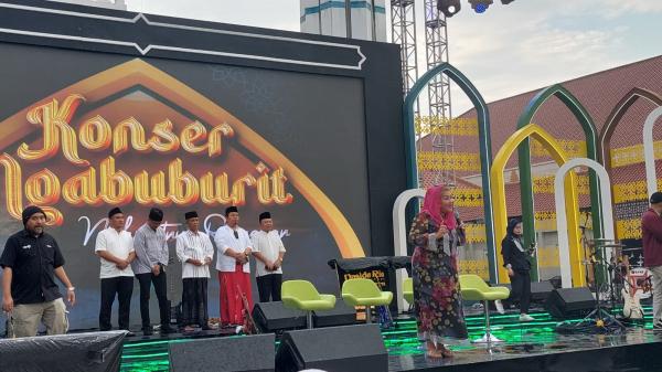 Walikota Semarang Menyapa Penonton Konser Ngabuburit dan Tabligh Akbar di MAJT