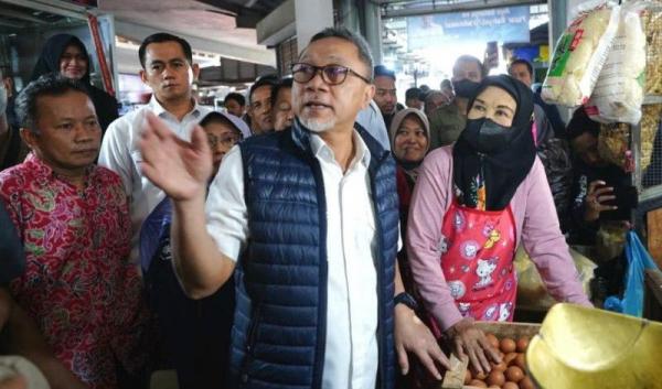 Mendag Zulhas Blusukan di Pasar Semarang, Ini Hasilnya