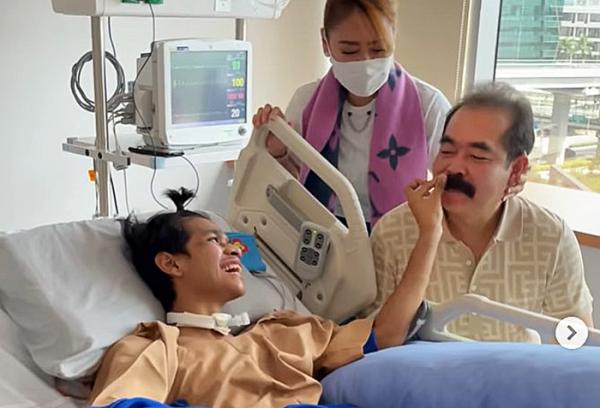 Senyum Ceria David Ozora saat Pegang Kumis Suami Inul Darastita