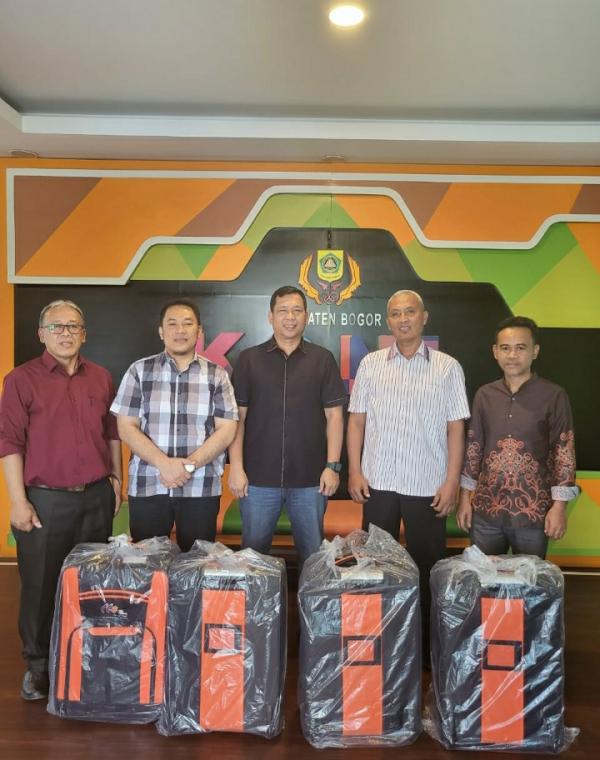 Ketua KONI Kabupaten Bogor 'Umroh-kan' Ketua Cabor Peraih Medali Lampaui Target Porprov Jabar 2022