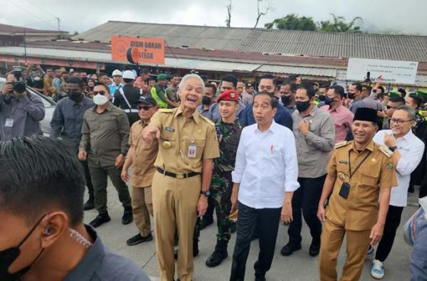 Momen Warga Histeris Bertemu Jokowi dan Ganjar saat Kunjungi Pasar Boyolali