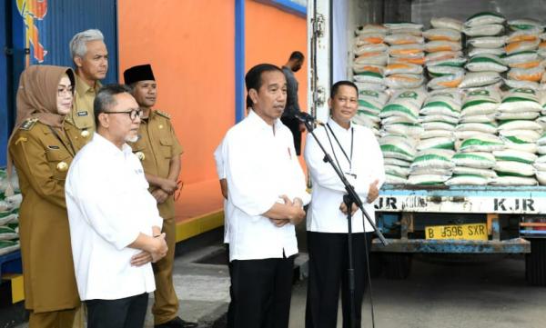 Presiden Jokowi di Kartasura, Luncurkan Penyaluran Cadangan Beras Bantuan Pangan Tahun 2023