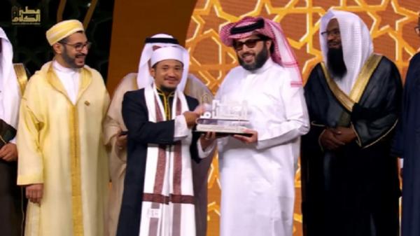 Imam Masjid ini Berhasil Boyong Hadiah Rp4 Miliar, Menang Lomba Adzan Internasional
