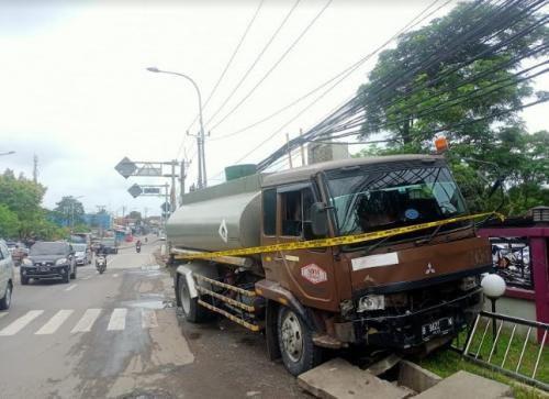 Truk Kimia Tabrak Pengendara di Tangerang, Jenazah Bergelimpangan di Jalan ! Ini Kronologinya 