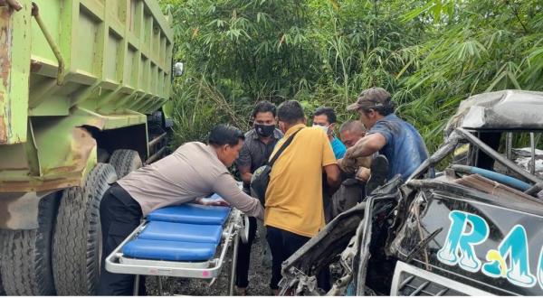 Ditabrak Dump Truck Oleng, Sopir Pikap di Bangka Selatan Tewas di Tempat