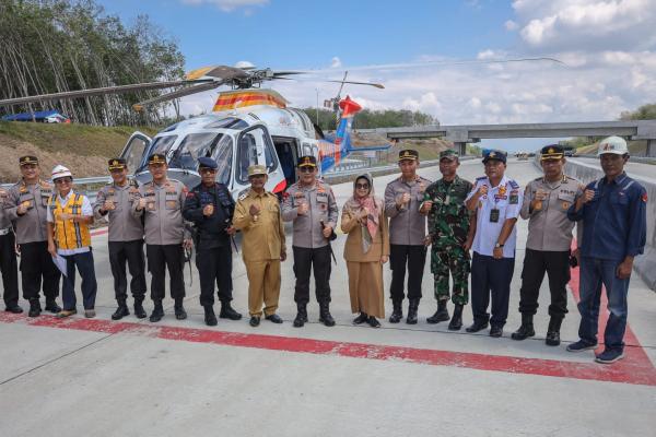 Helikopter Kapolda Sumatera Utara Mendarat di Tol Sinaksak ,Tinjau Akses Arus Mudik Idul Fitri