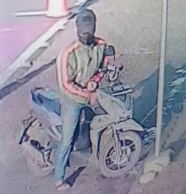 Pencuri Sepeda Motor di Pesantren Persis di Garut Terekam CCTV