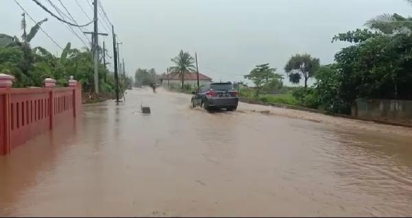 Jalan Nasional Malingping Bayah Tergenang Banjir, Arus Lalin Tersendat