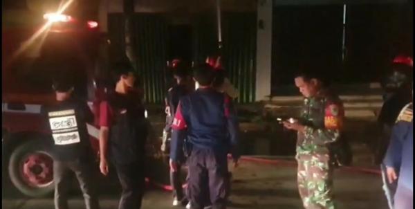 Diduga Ngamuk! Orang Gila Bakar Ruko, di Depan Hotel Ledian Kota Serang