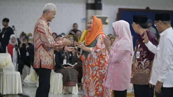 Kota Semarang Menjadi Juara 1 Penghargaan Pembangunan Daerah di Provinsi Jawa Tengah Tahun 2023