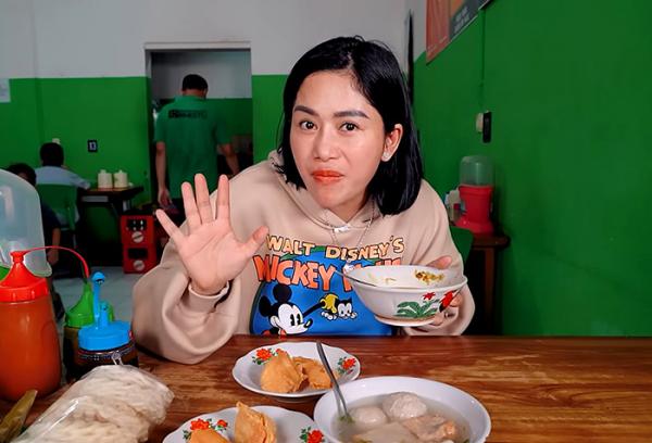 Meski Punya 2 Juta Pengikut, Food Vlogger ini Masih Mau Bayar Saat Review Makanan