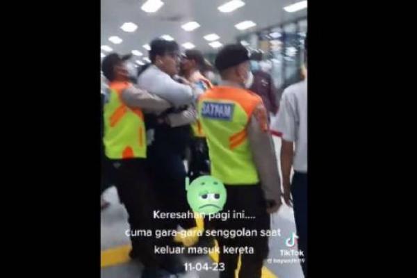 Viral! Pria Pengguna KRL Commuter Line Ngamuk di Stasiun Manggarai, Ternyata Pernah di Tempat Lain