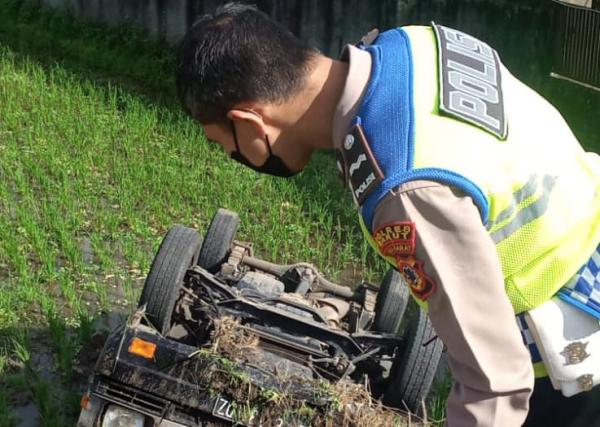 Mobil Pikap Jungkir Balik ke Tengah Sawah di Samarang Garut, Netizen: Seeur Pikiran