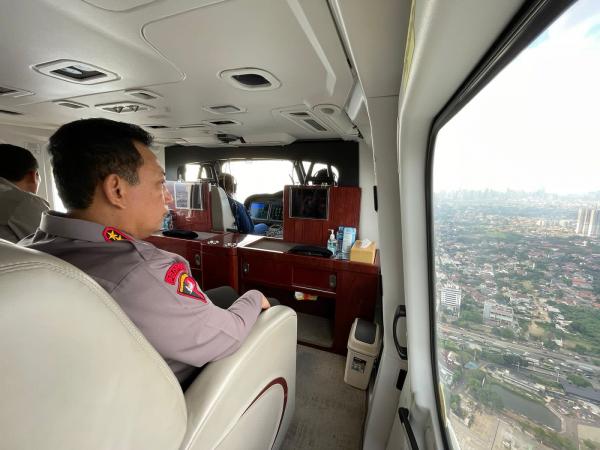 Kapolri Memantau Langsung  Arus Mudik di Jalan Tol dan Arteri Melalui Helikopter