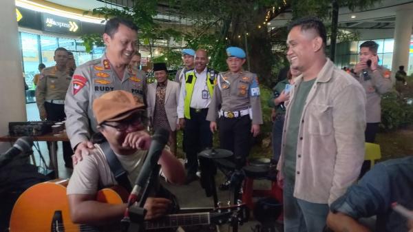 Figur Ramah Kapolda Banten yang Dirindukan Anak Band Pelabuhan Merak