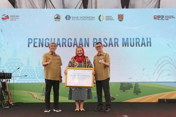 Program 'Pak Rahman' Pemkot Semarang Mendapat Penghargaan dari TPID Jawa Tengah dan Bank Indonesia