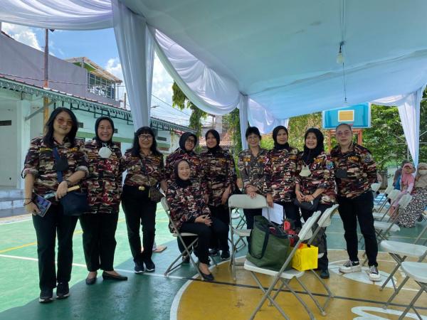 Pengurus Pusat Wanita FKPPI dan Keluarga Besar FKPPI Bakti Sosial Ramadan Untuk Keluarga Besar TNI