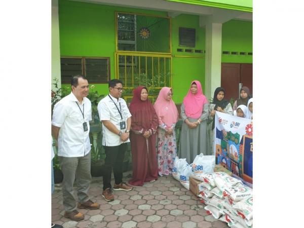 Berbagi Bahagia, BRI Regional Office Medan Bagikan Ribuan Paket Sembako