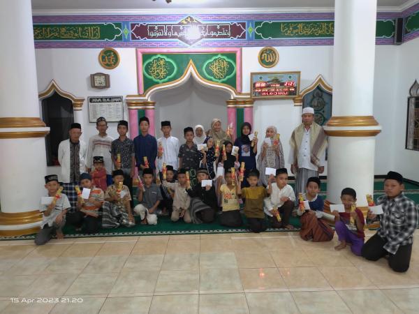 Khataman dan Nuzulul Qur’an Masjid Nurul Islah Mancak, Ingatkan  Generasi Muda Budaya Baik