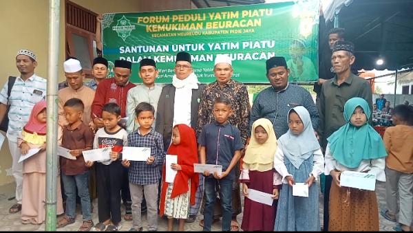 Pemerintah Gampong Dikemukiman Beuracan Meureudu Santuni 103 Anak Yatim Piatu dan Buka Puasa Bersama