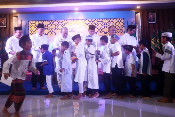 Sambung Rasa Ramadan, KADIN dan HIPMI Berikan Donasi 777 Penggerak Ekonomi di Surabaya