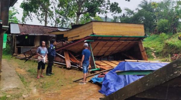 Angin Kencang Terjang Nanggala Toraja Utara, Sejumlah Rumah dan Lumpung Padi Milik Warga Rusak Parah