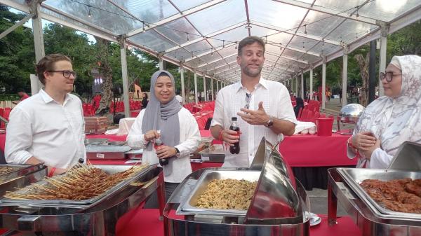 Buka Bersama dengan 70 Hidangan Khas Indonesia untuk 1.000 Pengunjung, Coca-Cola Raih Rekor MURI