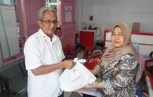 Ramadhan, PMI Batang Sediakan 300 Paket Sembako Untuk Pendonor