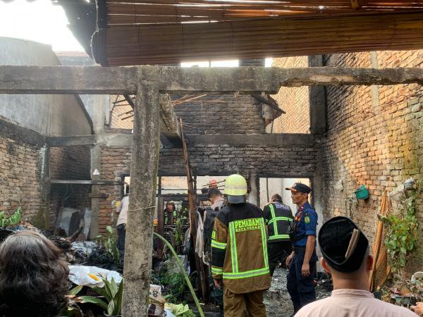 2 Orang Berhasil Selamat dari Kebakaran Rumah di Medan