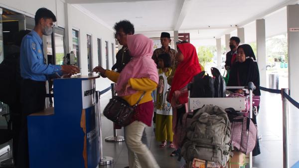 Puncak Arus Mudik di Bandara HAS Hanandjoedin Belitung Diperkirakan Rabu Besok
